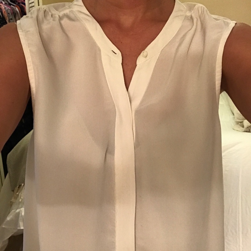 Joie like NEW condition white silk top sz M!